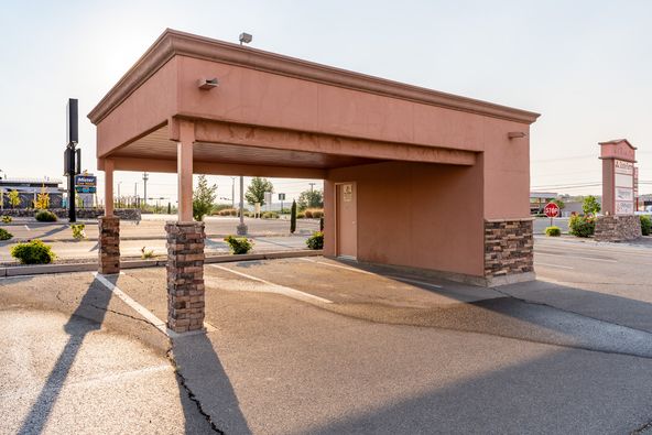 5512 E Main St, Farmington, NM 87402